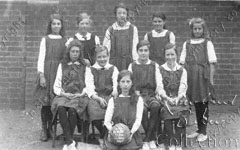 West Molesey school netball team